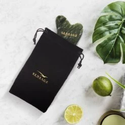 Sensage Jade Roller Met Gua Sha Steen | Massage | 100% Natuurlijk Groene Jade | Gezichtsroller | Face Roller | Roller | Gezichtsmassage | 4-delige Beauty Set -Verzorgingsproducten 1200x1200 1008