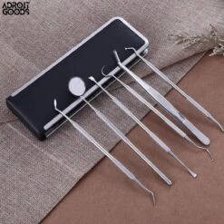 AdroitGoods 7 Delige RVS Tandarts Setje - Incl Haakje En Spiegel - Tandenstokers - Tandplak - Gebit Verzorging Setje -Verzorgingsproducten 1200x1200 1518