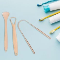 Nutty Green 3-Delige Tongschraper Set Inclusief Opbergcase - Tongreiniging Mondverzorging - Tongreiniger Mondhygiëne - RVS Schraper Voor Schone Tong Reiniging - Tongborstel Tegen Slechte Adem - Zero Waste Lifestyle -Verzorgingsproducten 1200x1200 1548