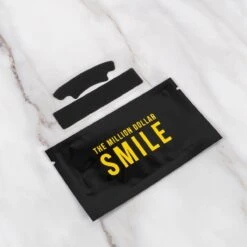 The Million Dollar Smile® - Teeth Whitening Strips - Crest Whitestrips -Tandenbleken - 28 Bleekstrips - 14 Behandelingen - Professionele Tandenbleek Strips - Tandenblekers - Wittere Tanden - Zonder Peroxide - Tanden Bleken - -Verzorgingsproducten 1200x1200 1610