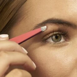 Tweezerman Slant Pincet - Geranium - 1 Stuk -Verzorgingsproducten 1200x1200 587