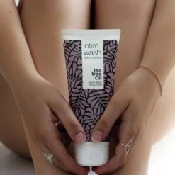 Serie Scheren Intieme Zone - 3 Producten Voor Het Verwijderen Van Rode Bultjes, Vlekjes En Ingegroeide Haren Na Het Scheren. De Serie Bevat: Intim Wash 200ml, Intim Shave 100ml, Intieme Aftershave Balsem 100ml | Australian Bodycare -Verzorgingsproducten 1200x1200 789