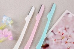 KELERINO. Dermaplaning - Wenkbrauw Scheermesjes - Eyebrow Razor - Inklapbaar - 3 Stuks -Verzorgingsproducten 1200x794 1