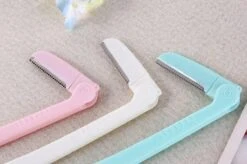 KELERINO. Dermaplaning - Wenkbrauw Scheermesjes - Eyebrow Razor - Inklapbaar - 3 Stuks -Verzorgingsproducten 1200x798 6