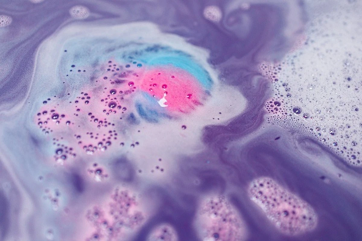 De Kunst Van Zeep - 4 Bruisballen Met Speelgoed In De Bruisbal - Vegan & Biologisch 2 De Kunst Van Zeep - 4 Bruisballen Met Speelgoed In De Bruisbal - Vegan & Biologisch - Afbeelding 2