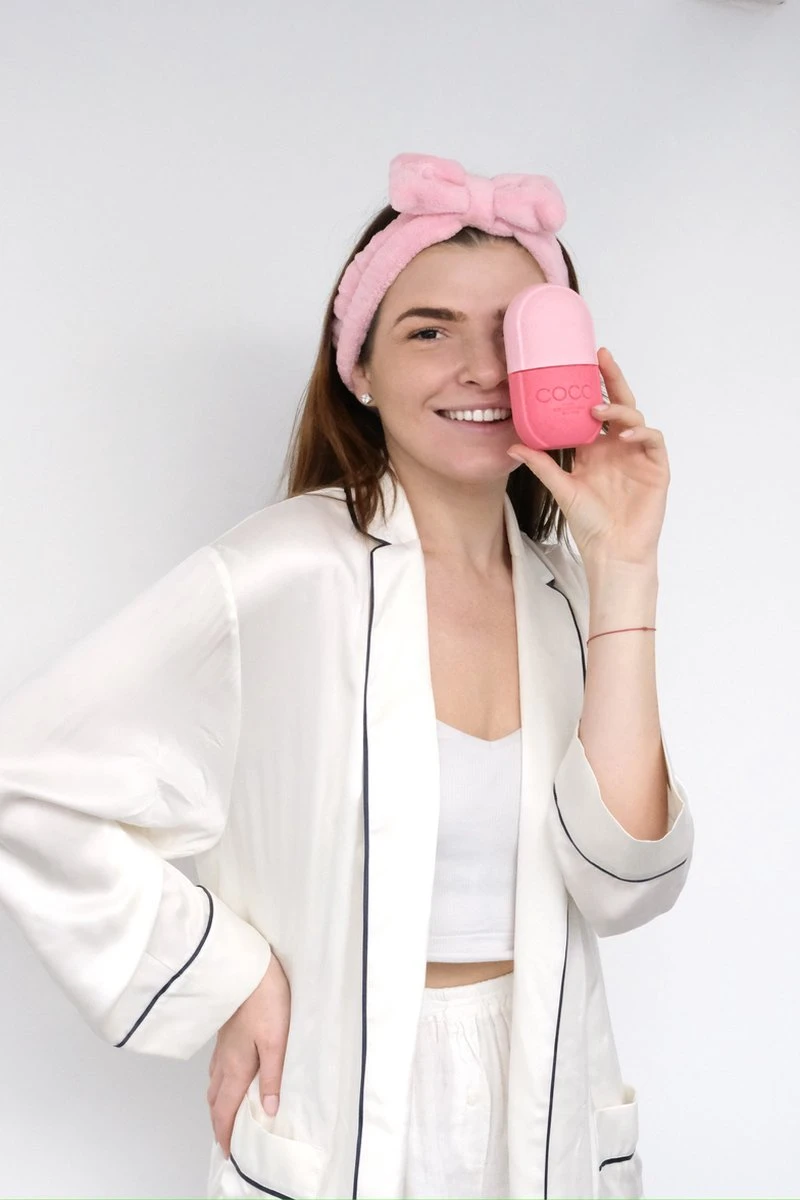 COLDCONTOUR - Skin Ice Roller Gezicht- Facial Icing- Roze - Aftersun- Cadeautip - Anti Rimpel- Ice Globes - Ijs Gezicht - Gezichtsmassage Roller - Huidverjongingsapparaat - Anti Aging- Cadeau 3 COLDCONTOUR - Skin Ice Roller Gezicht- Facial Icing- Roze - Aftersun- Cadeautip - Anti Rimpel- Ice Globes - Ijs Gezicht - Gezichtsmassage Roller - Huidverjongingsapparaat - Anti Aging- Cadeau - Afbeelding 3