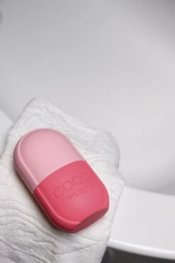 COLDCONTOUR - Skin Ice Roller Gezicht- Facial Icing- Roze - Aftersun- Cadeautip - Anti Rimpel- Ice Globes - Ijs Gezicht - Gezichtsmassage Roller - Huidverjongingsapparaat - Anti Aging- Cadeau 27 COLDCONTOUR - Skin Ice Roller Gezicht- Facial Icing- Roze - Aftersun- Cadeautip - Anti Rimpel- Ice Globes - Ijs Gezicht - Gezichtsmassage Roller - Huidverjongingsapparaat - Anti Aging- Cadeau -Verzorgingsproducten 800x1200 19