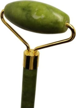 Queen Health | Jade Roller | Gezicht Massage | Verzorging Voor Je Huid En Tegen Wallen En Rimpels | 100% Jade Kristal | Zorgt Voor Jongere Uitstraling! -Verzorgingsproducten 840x1200 1