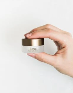 Oogcrème Van Nordic Oil© - Met CBD En Hyaluronzuur - 10 Ml - Vermindert Vermoeide Ogen En Donkere Kringen -Verzorgingsproducten 940x1200 1