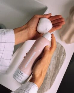 Naïf Family Doucheschuim Showerfoam Set - Voordeelverpakking - Lichaamsverzorging - 2 Stuks - Met Natuurlijke Ingrediënten -Verzorgingsproducten 962x1200